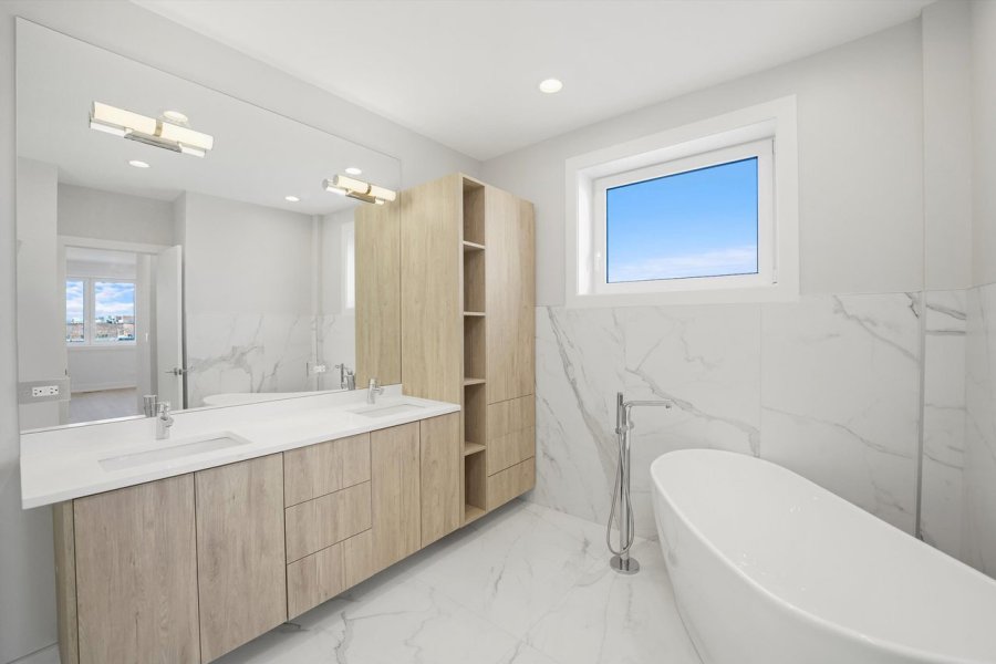 Master-Bathroom 
